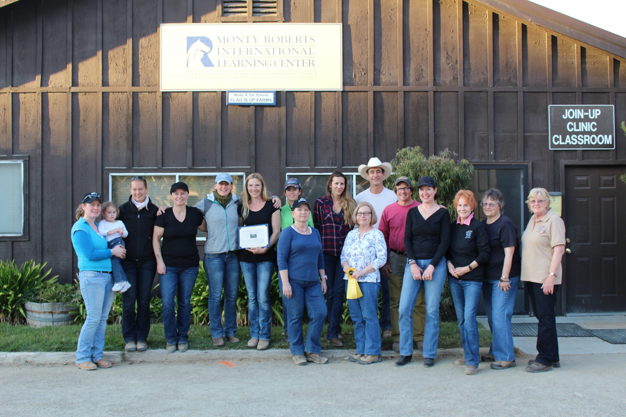 Monty Roberts Intermediate Course of Horsemanship – Course B main view showing students.